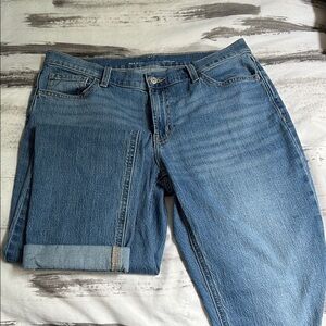 Old Navy Mid-rise Wow Boyfriend Straight Leg Jeans